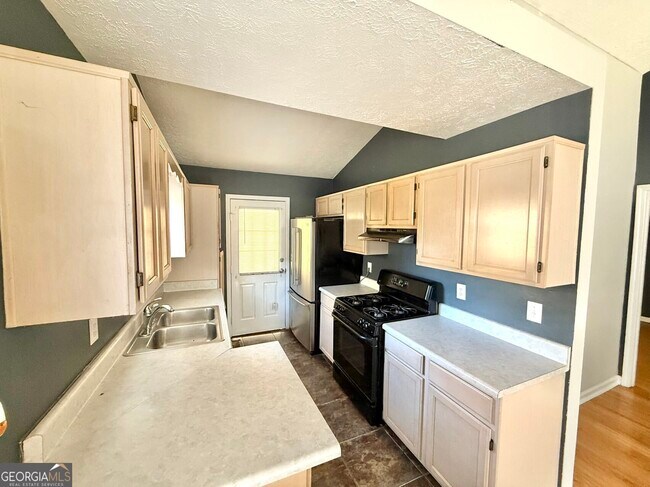 Building Photo - 1042 Kennesborough Rd NW