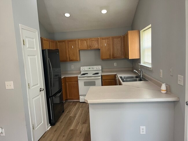 Building Photo - 5513 Stewartby Dr