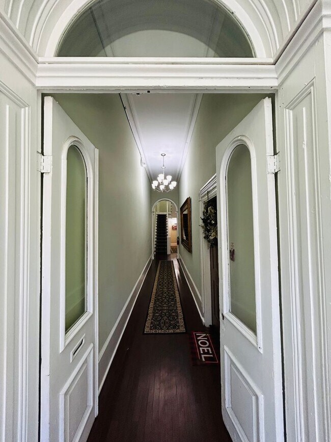 Building Photo - 325 S 12th St