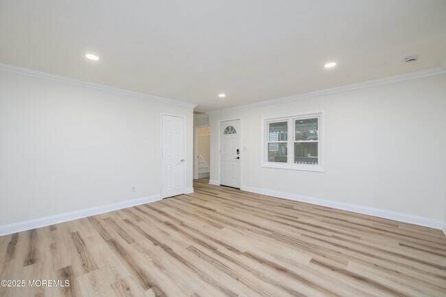 Building Photo - 136 7th St