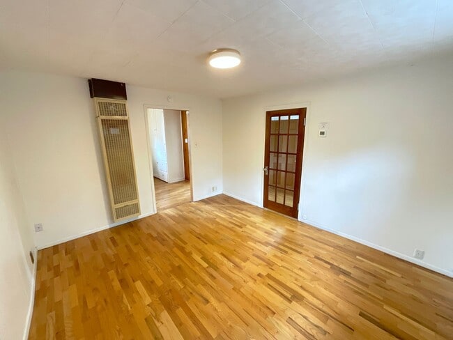 Building Photo - 1 Bedroom Home Available Near W Pikes Peak...