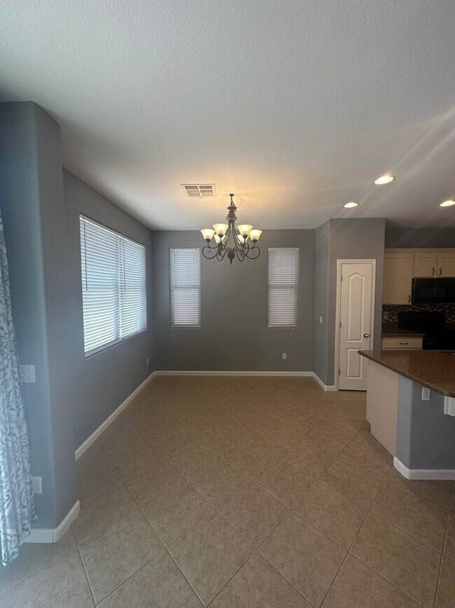 Building Photo - 7561 Morisset Ave