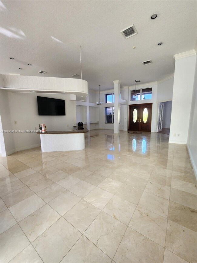 Building Photo - 620 Laurel Ln