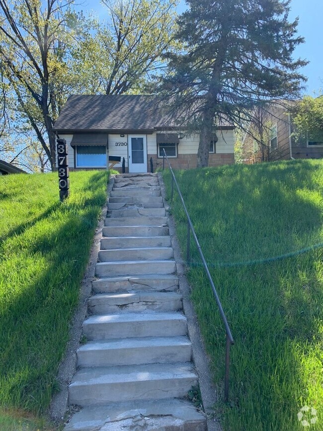 Building Photo - Beautiful 4 Bedroom 1 Bathroom in North Mi...