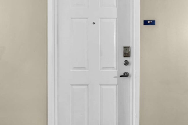 Building Photo - 3000 Coral Wy