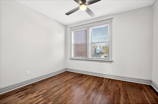 Building Photo - Pizza Prynce