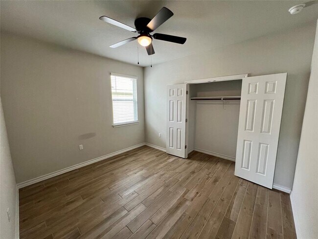 Building Photo - 11908 Saddle Rock Dr