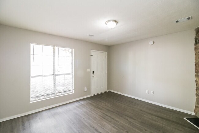 Building Photo - 427 Prince of Wales