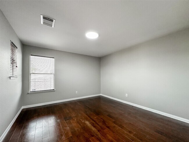 Building Photo - 5739 Westminster Village Dr