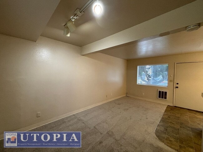 Building Photo - Ground Floor Studio, Near Boardwalk and Ma...