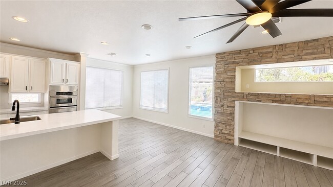 Building Photo - 10372 Walking View Ct