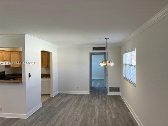 Building Photo - 594 Saxony Trail