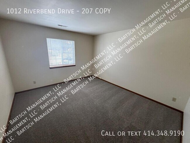 Building Photo - 1012 Riverbend Dr