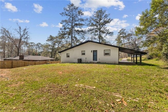 Building Photo - 2692 Rockcliff Rd SE