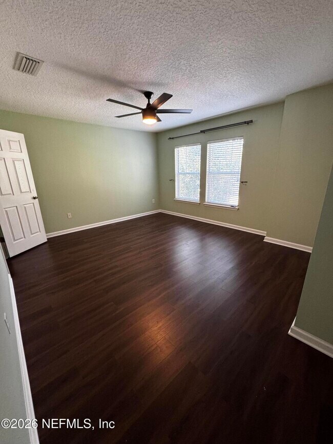 Building Photo - 1052 N Black Cherry Dr