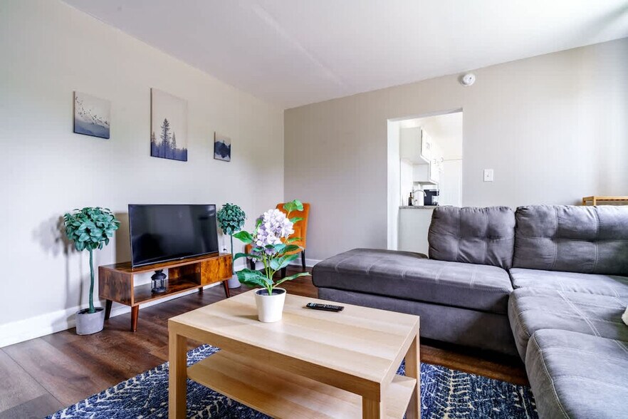 Building Photo - 605 Dennison Ave