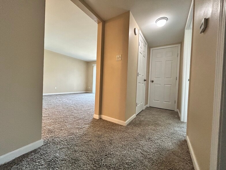 Building Photo - 10 Granada Blvd