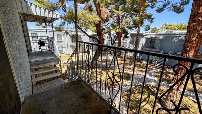Building Photo - Las Vegas 2-Bed, 2-Bath Condo in Secure Ga...