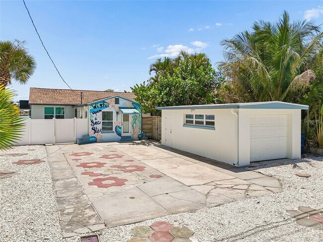 Building Photo - 8125 Bayshore Dr