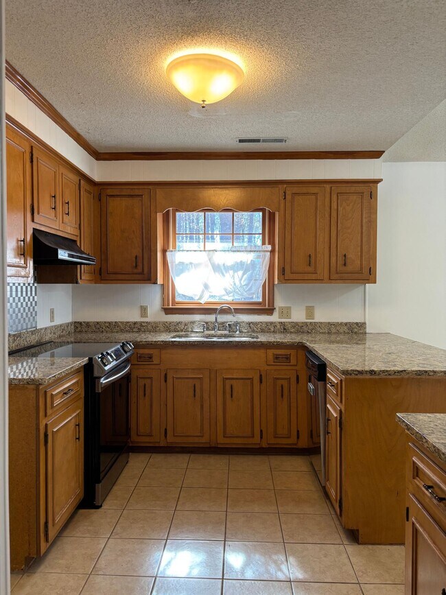 Building Photo - 1460 Crowndale Dr