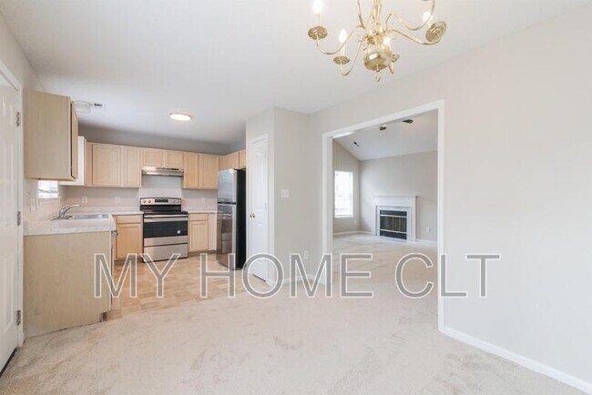 Building Photo - 12025 Brownestone View Dr