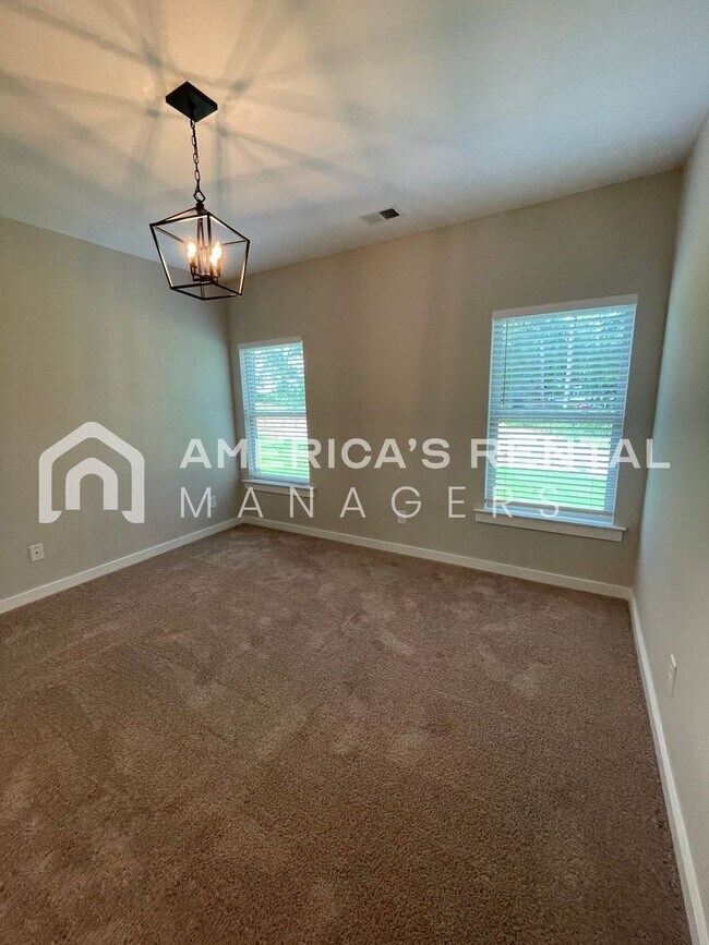 Building Photo - Home for Rent in Weaver, AL!!! Available to View Now! PRICE REDUCTION!! Sign a 13-month lease by ...