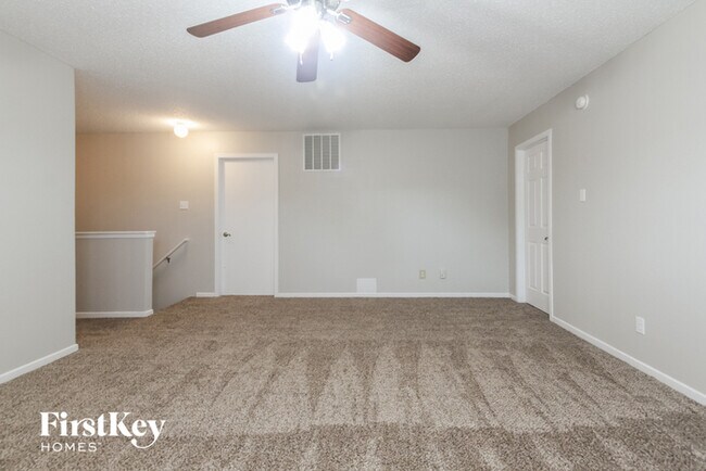 Building Photo - 15499 Border Dr