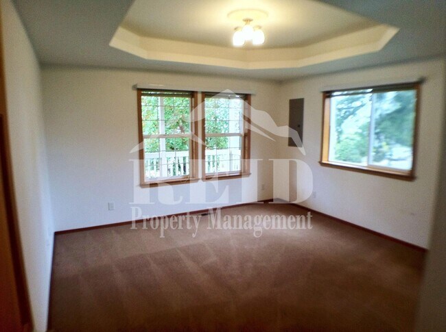 Building Photo - Charming 1 Bedroom Home with Spacious Loft/Bonus Room and Mountain Views