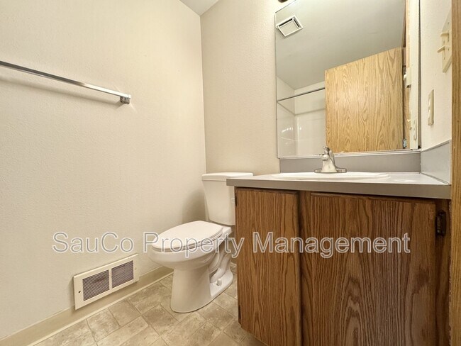 Building Photo - 2738 SE 62nd Ave