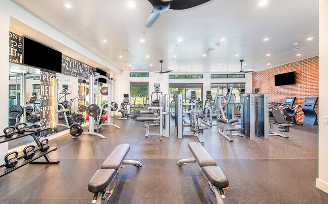 Building Photo - Now Leasing: ½ Month FREE Rent Available