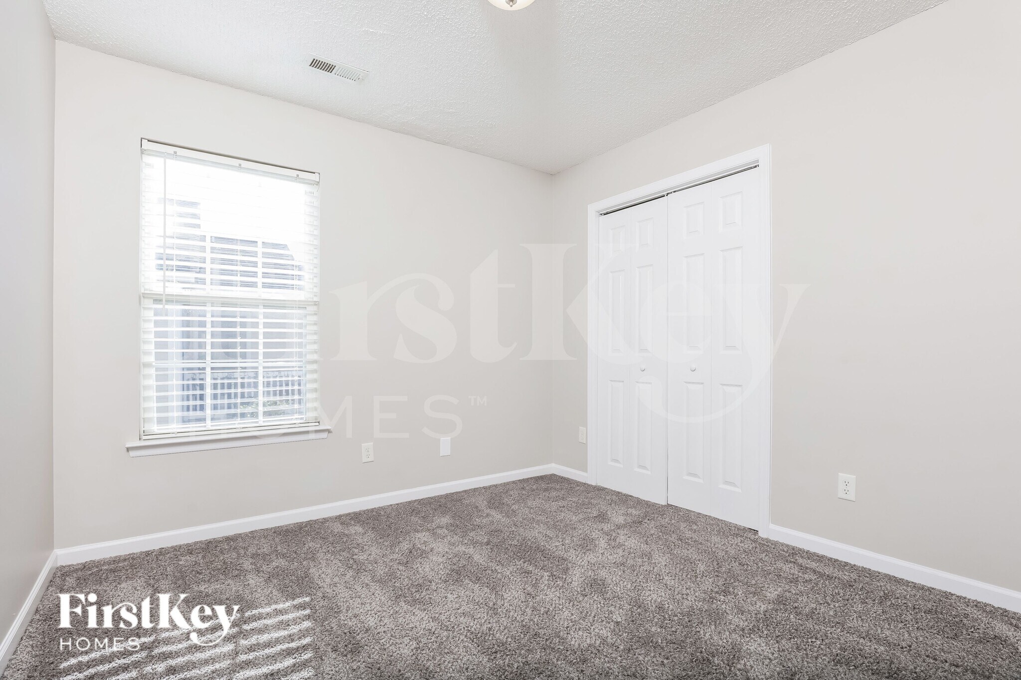 Building Photo - 4952 Silverdene St