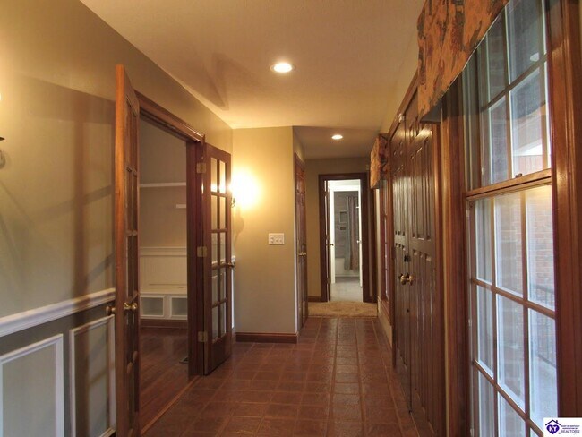 Building Photo - 708 Foxfire Rd