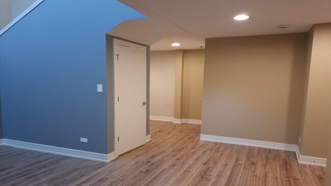 Building Photo - Elevate Your Lifestyle, Stunning 3-Bedroom Loft in Evanston