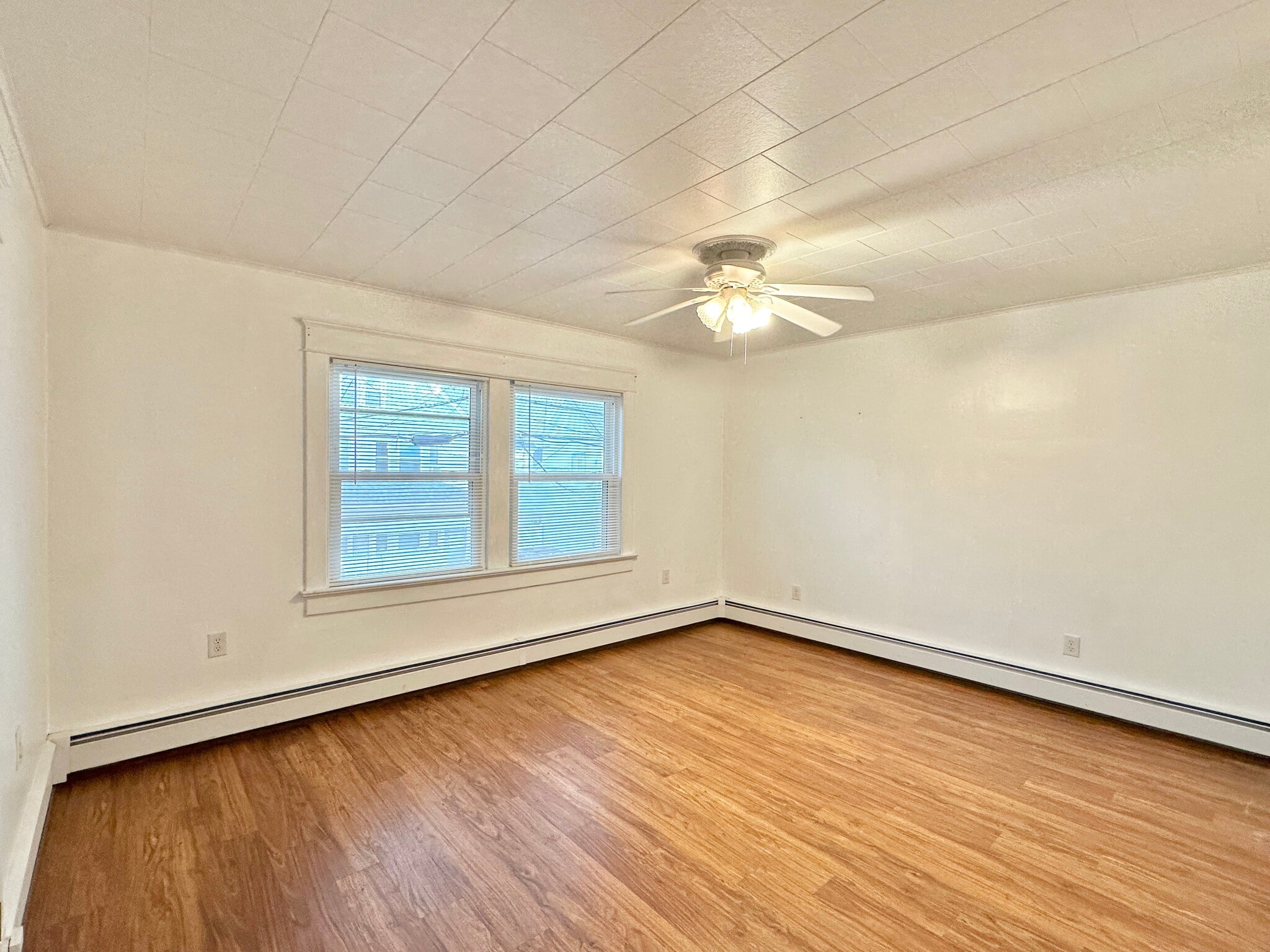 Building Photo - 116 Main St