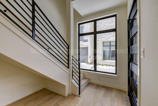 Building Photo - 1803 Dunlavy St