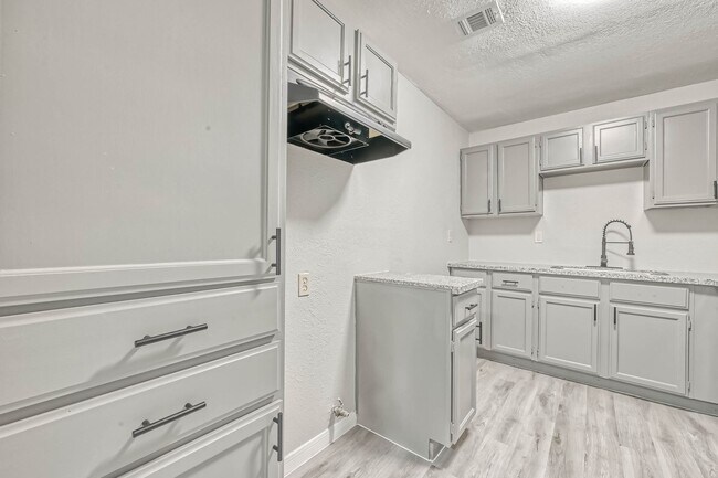 Building Photo - Affordable 3BD/2BA single-family house!