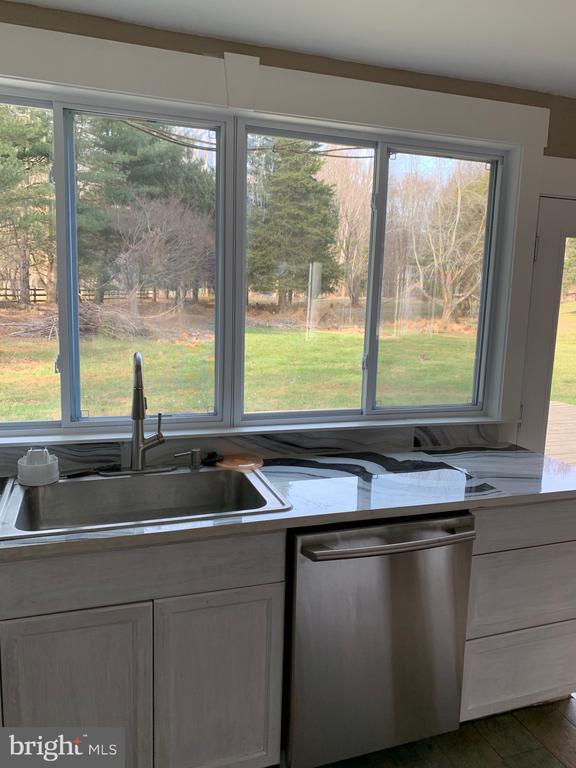 Building Photo - 204 Donmore Dr