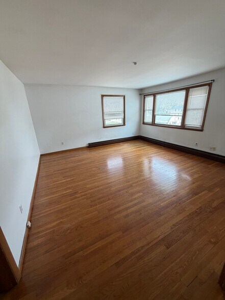 Building Photo - 100 Pilgrim Ave