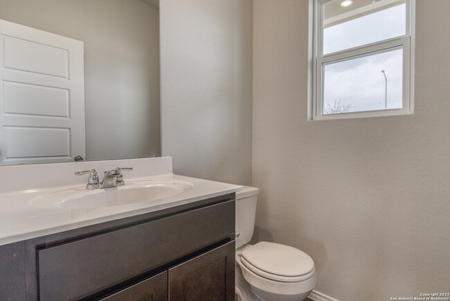 Building Photo - A charming 4 beds and 2.5 bath is now ready!