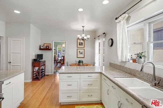 Building Photo - 10614 Le Conte Ave