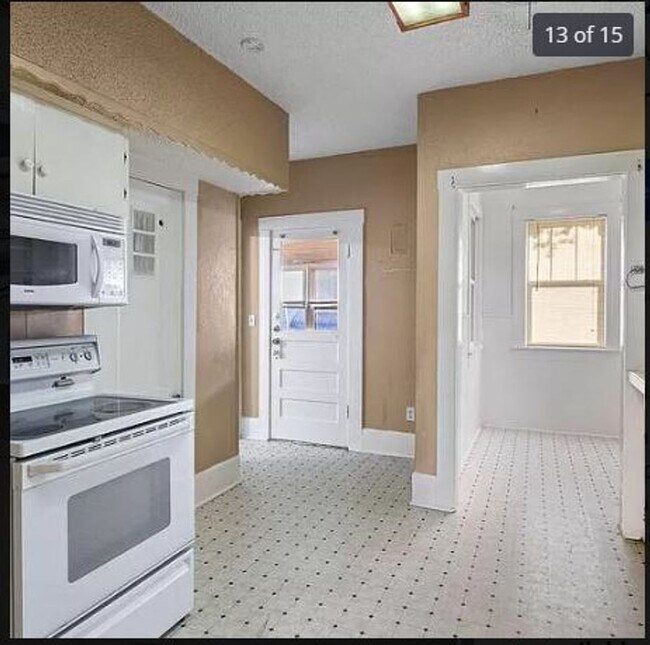 Building Photo - Cute & Clean 2-Bedroom Home for Rent Charming Updates & Great Amenities!