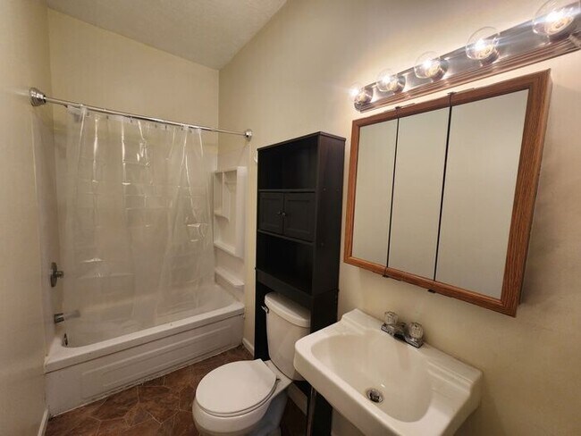 Building Photo - NOW $100 OFF! - 2 Bedroom Home in the Country