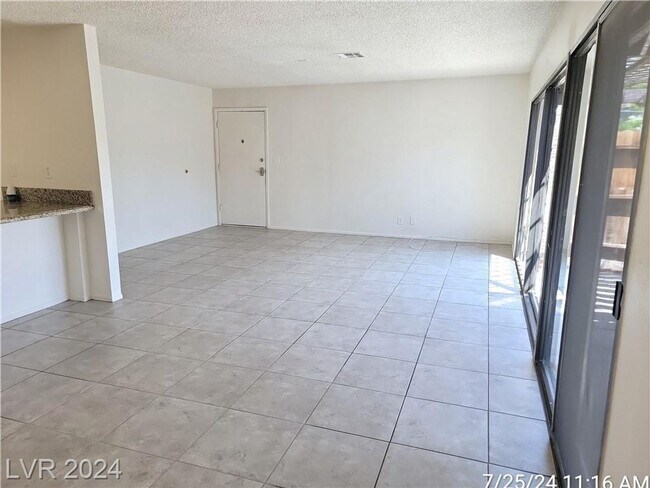 Building Photo - FANTASTIC SINGLE-STORY TOWNHOME JUST MINUT...