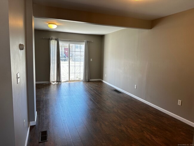 Building Photo - 44 Taft Pointe
