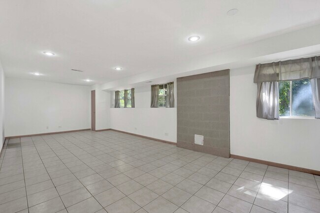 Building Photo - 2164 Seaver Ln