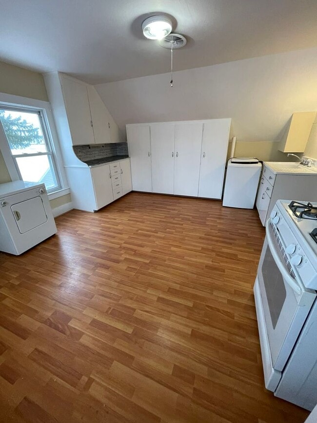 Building Photo - 118 S 8th St