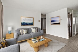 Building Photo - Your Next Home in the Heart of Yorktown Sc...