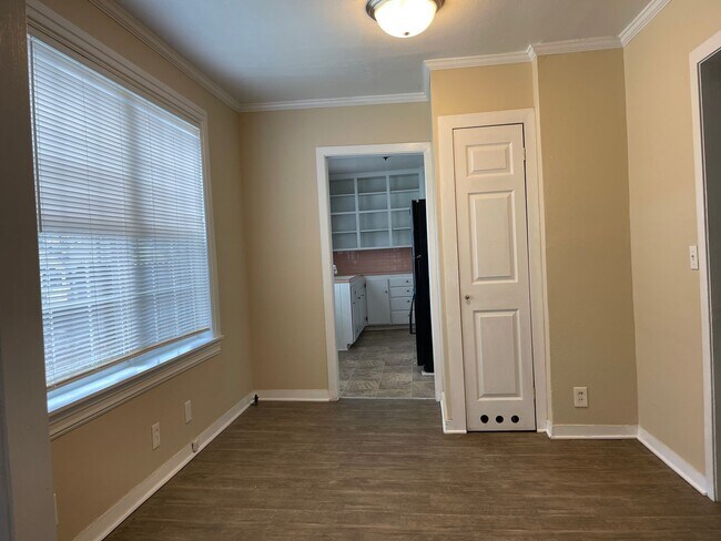 Building Photo - 833 Evangeline Pl