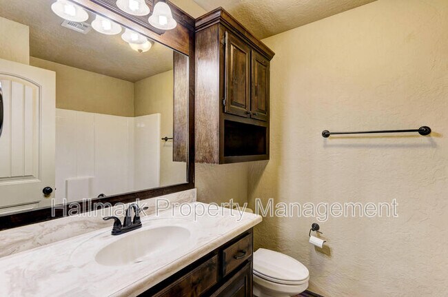 Building Photo - 508 Whispering Oaks Blvd