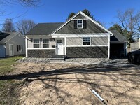 Building Photo - 207 Ridgewood Dr